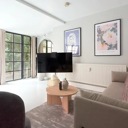 Stylish Ground Floor Perfect For Couples Apartman