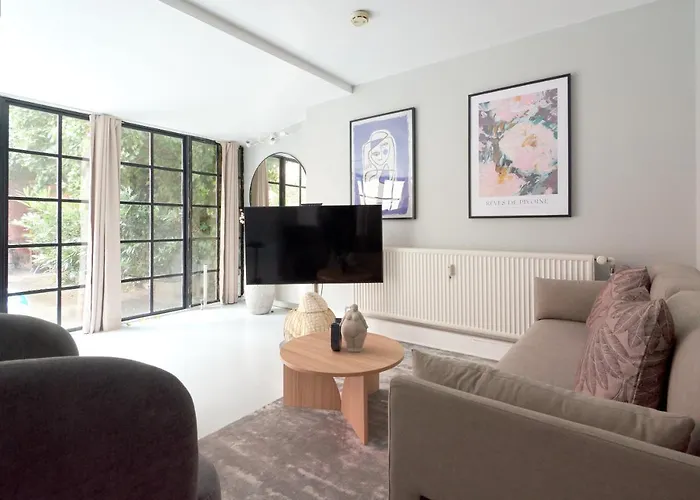 Stylish Ground Floor Perfect For Couples Apartment